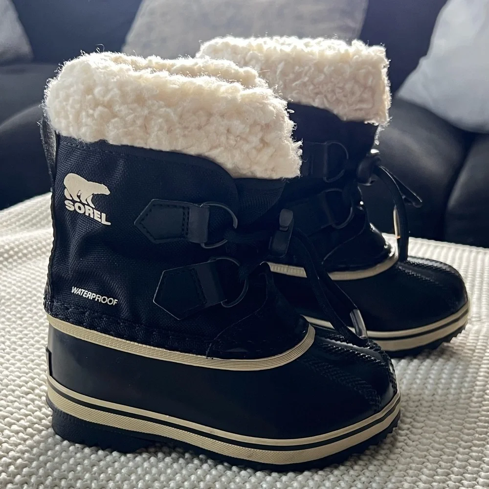 Sorel Yoot Pac Black Waterproof Snow Boots.